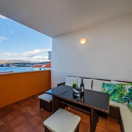 Apartment La Perla