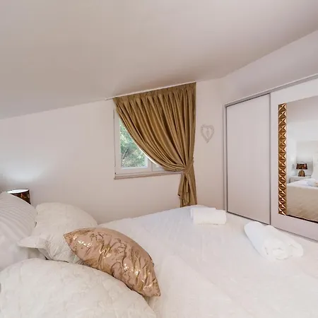 Apartment La Perla Trogir